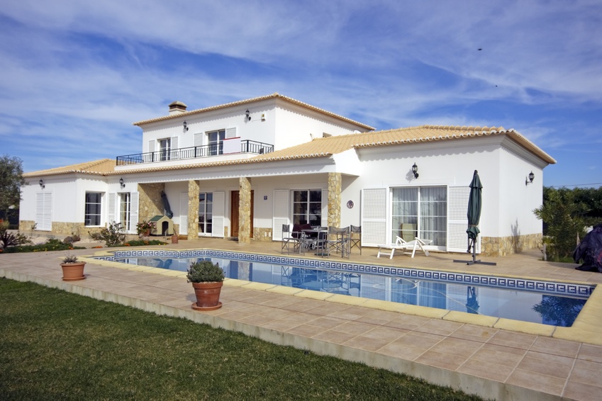 Luxus haus mit Pool und garten